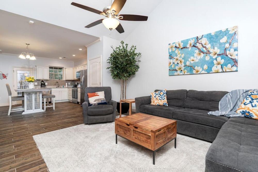 Apartment with Mountain View interior